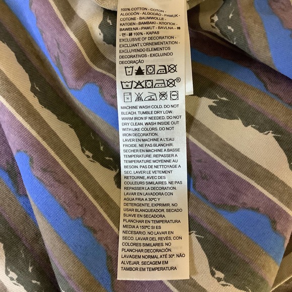 Levi's Red Tab Men’s Mountain Print Tee-Shirt Size Medium NWT - Picture 11 of 14